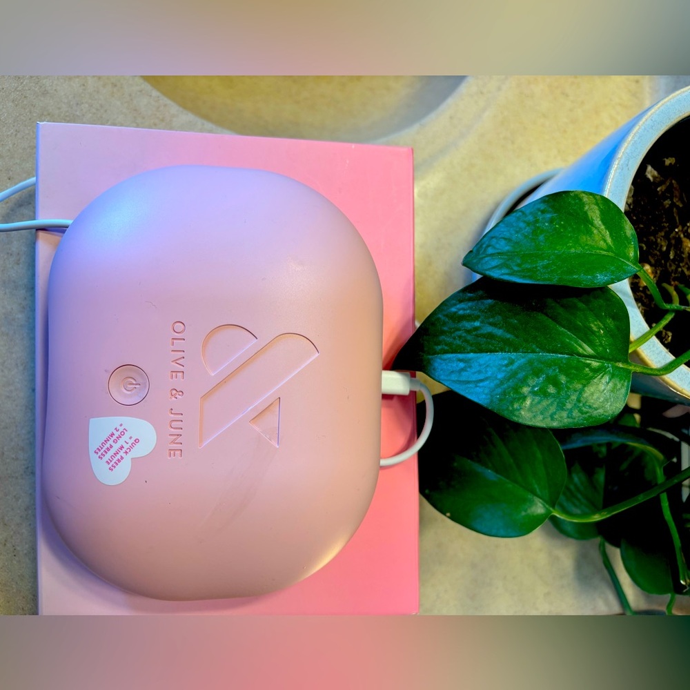 Olive & June Gel mani kit + 5 Gel Polishes